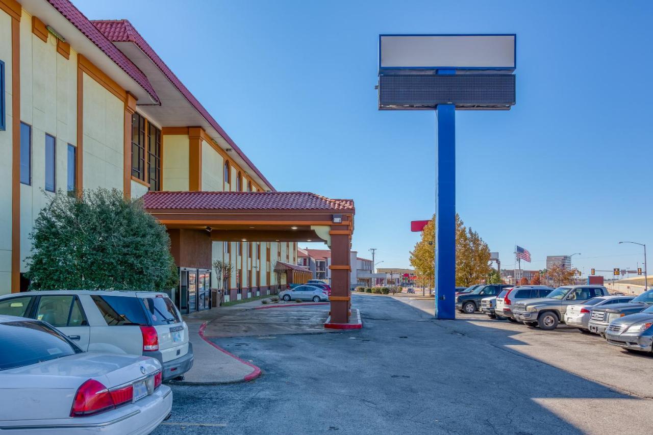 Oyo Hotel Tulsa I-44 Midtown Luaran gambar