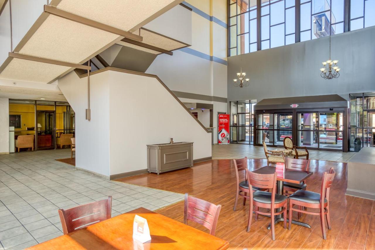 Oyo Hotel Tulsa I-44 Midtown Luaran gambar